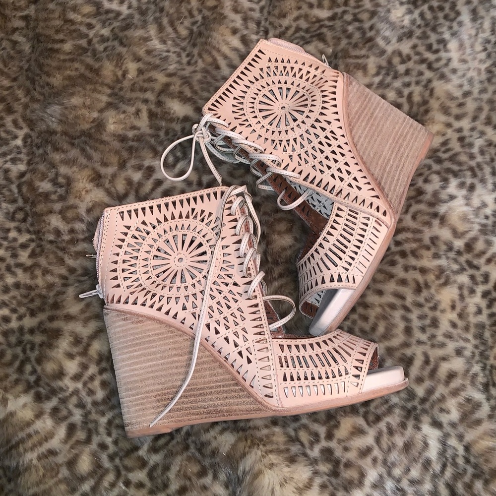 Jeffrey Campbell ‘Rodillo’ tan wedges